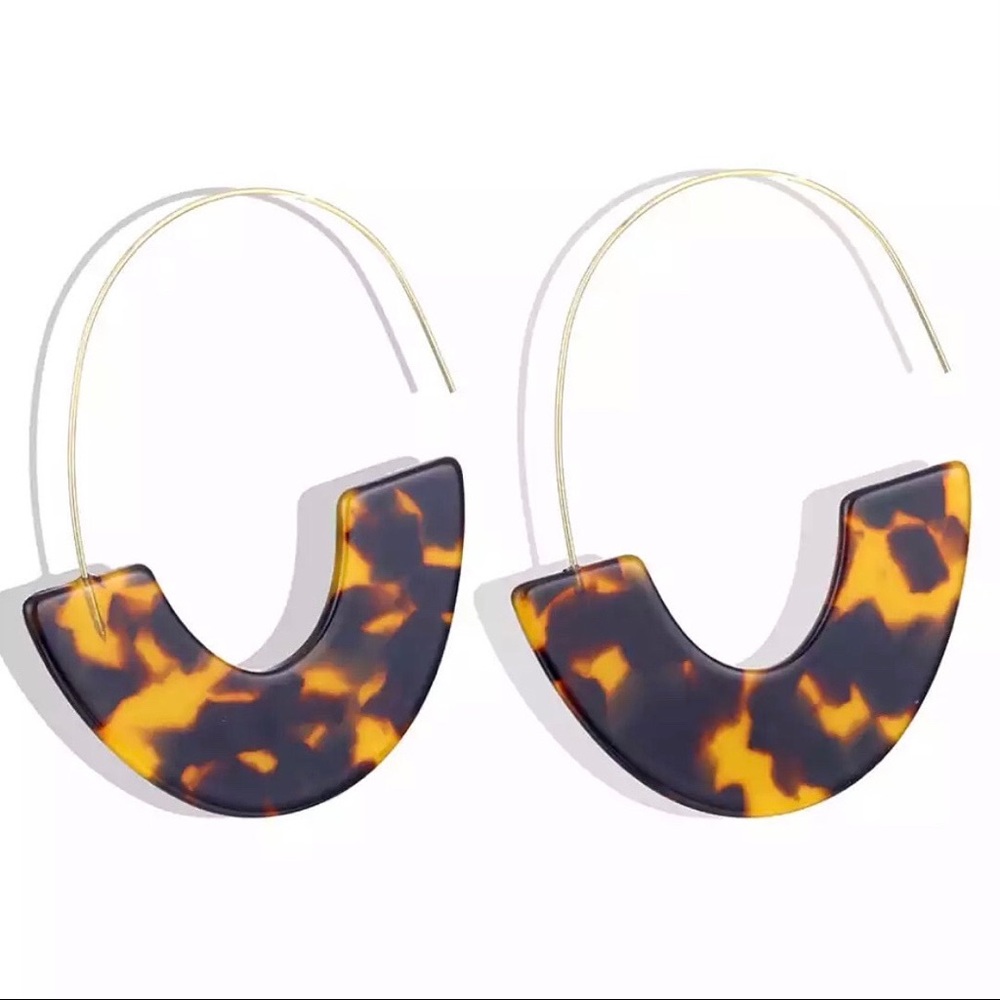 🔆3/$30 New Acrylic Crescent Hoops - Picture 4 of 6